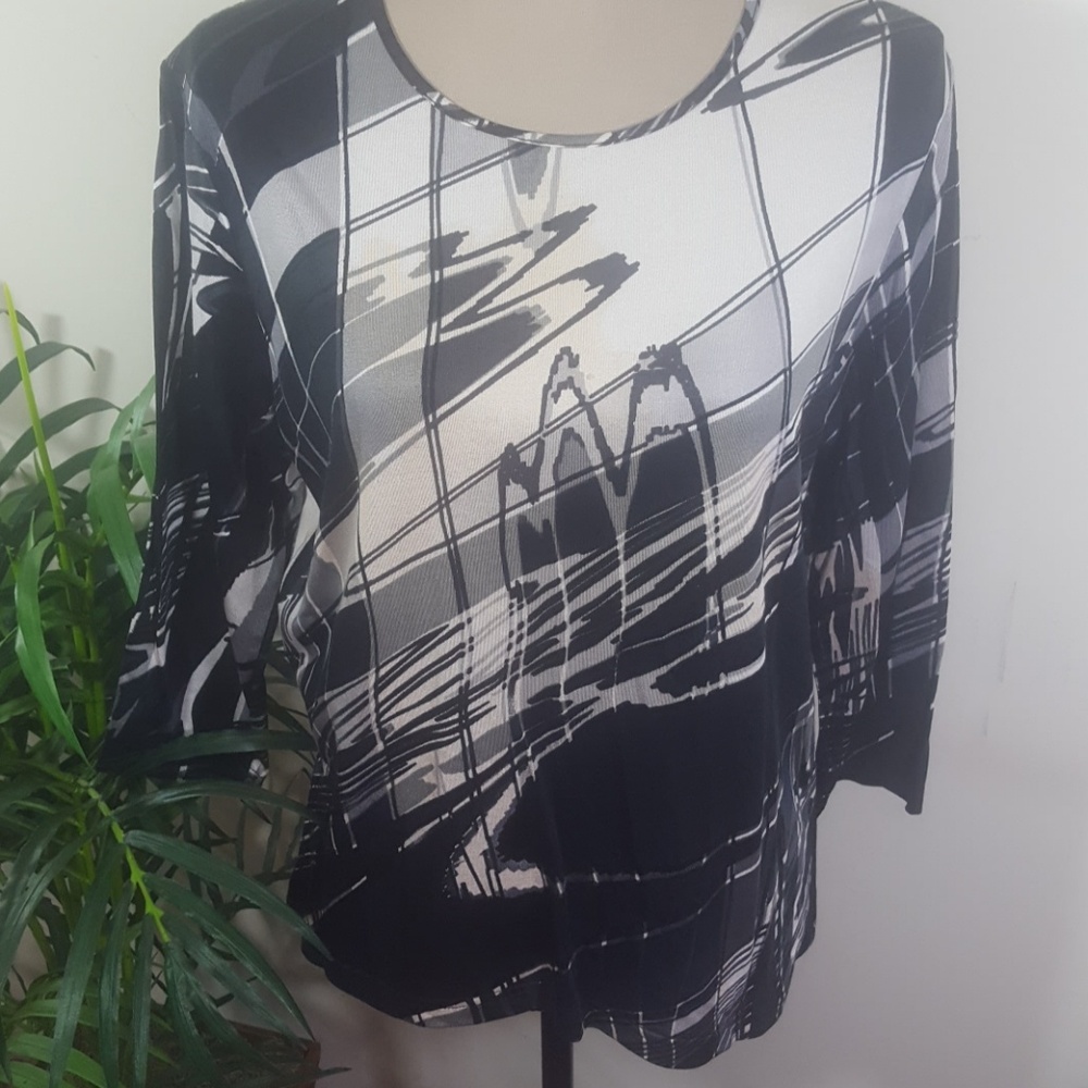 Evelyn  and Arthur Pattern 3/4 sleeves Black Top. Size L