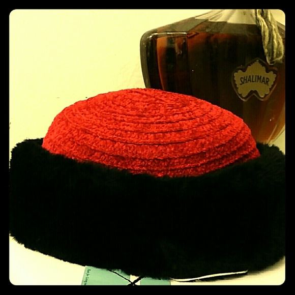 Black and Red faux-fur Hat