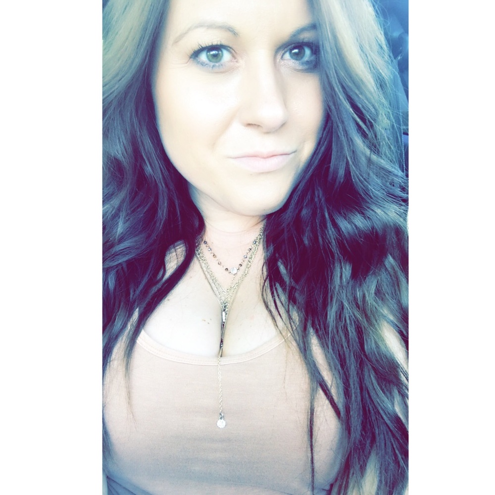 Meet your Posher, Holly