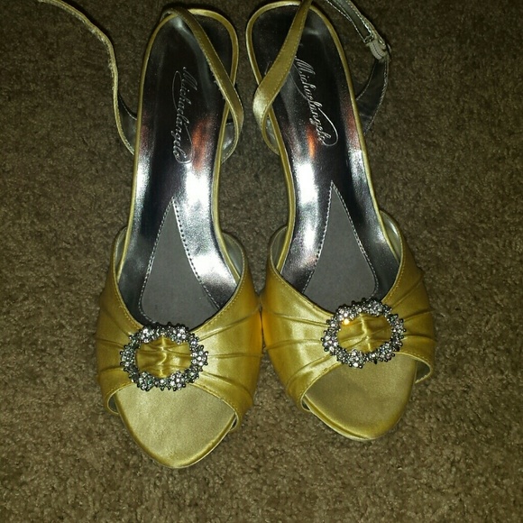 Yellow heels - Picture 1 of 2