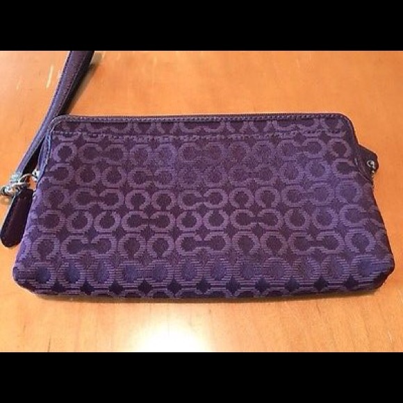 COACH PURPLE OP ART NEEDLEPOINT WRISTLET - Picture 2 of 3