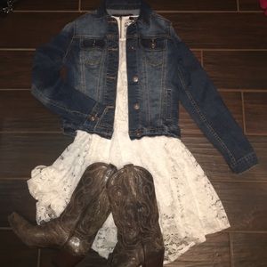 Adorable jean jacket ❤️goes with anything