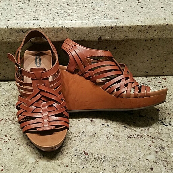 Brown Dr. Scholl's brand wedges