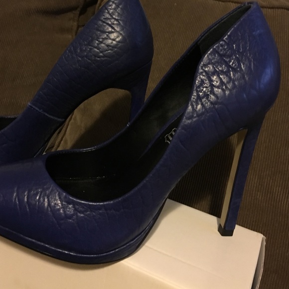 Heels - Picture 2 of 4