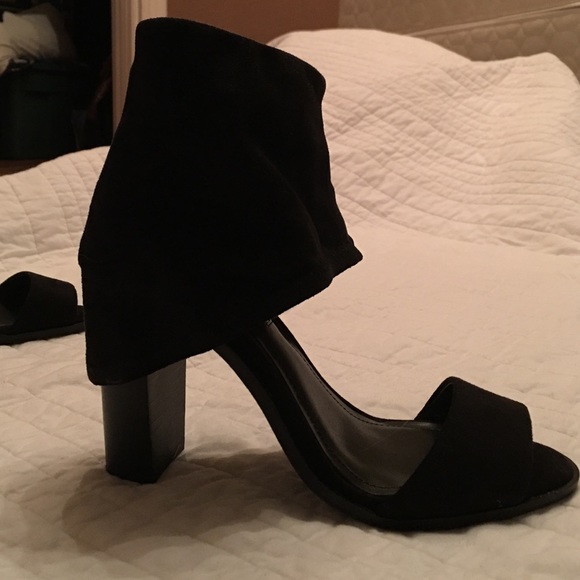 BCBG Cuffed open toe bootie in black suede - Picture 2 of 4