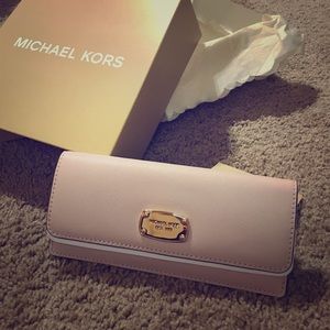 Michael Kors Jet Set travel Flat wallet