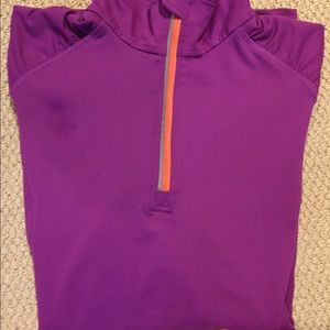 Pull over workout w/thumb holes back zip pocket