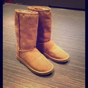NWOT Tan Faux Suede Fur-lined Boots Fuggs