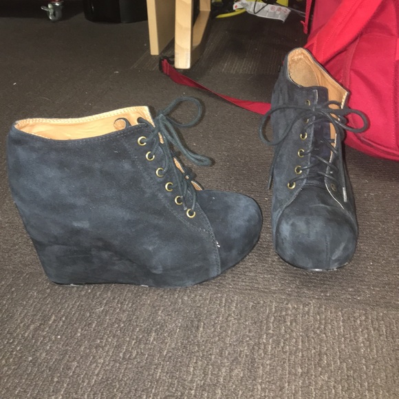 Beautiful Black Jeffrey Cambell Heeled Booties!