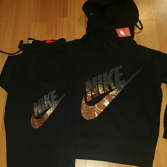 Sold on Merc.NWT Nike Sweat Suit Set Size L - Picture 3 of 4