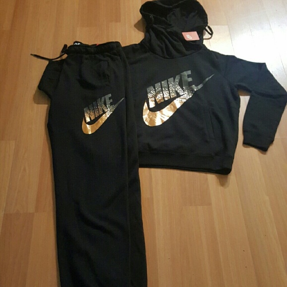 Sold on Merc.NWT Nike Sweat Suit Set Size L - Picture 4 of 4