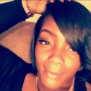 Meet your Posher, Monique