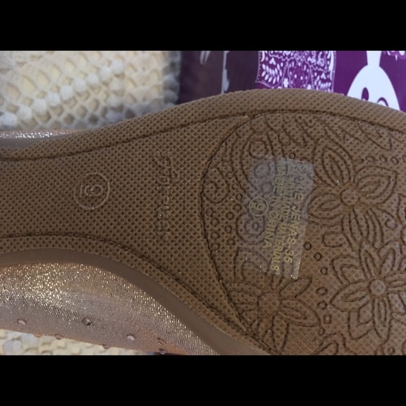 Freedom Glitter Flats NWT - Picture 2 of 3