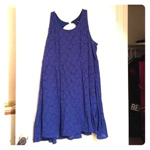 Sleeveless blue dress.