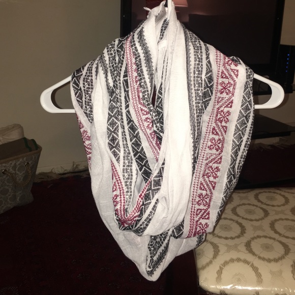 Maurice's scarf!