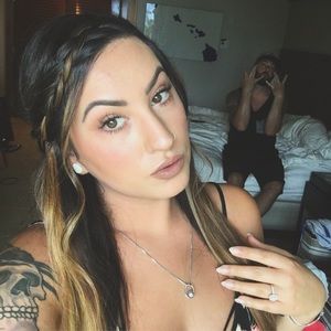 Meet your Posher, Nicka