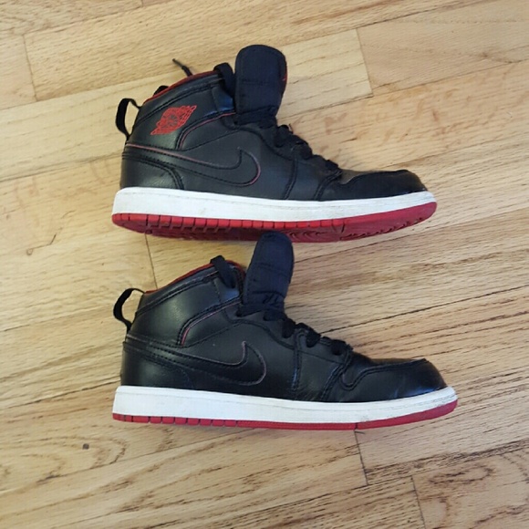 Nike 2y mid shoea