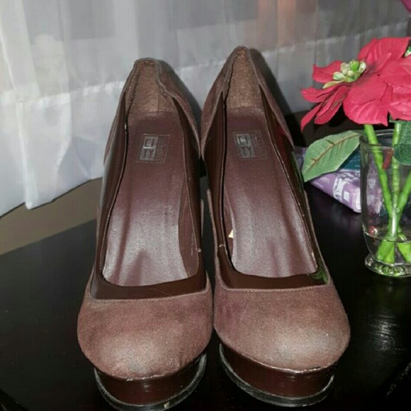 Brown shiny heels