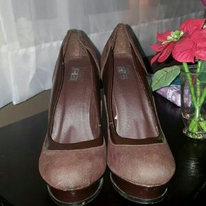 Brown shiny heels
