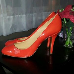 Super cute orange heels/coral