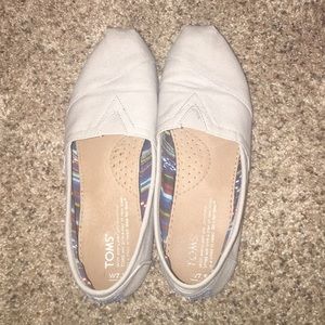 Light grey slip on toms.