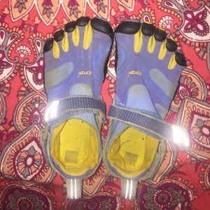 "Vibram" toe shoes Size 36