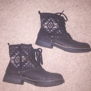 Black patterned combat boot