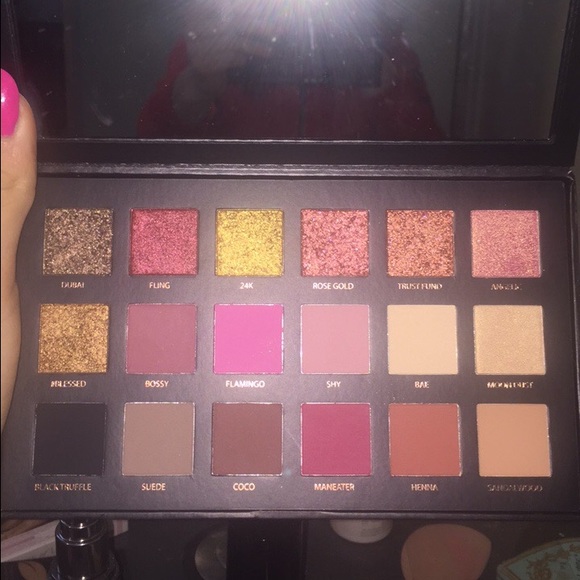 Hudabeauty textured eyeshadow