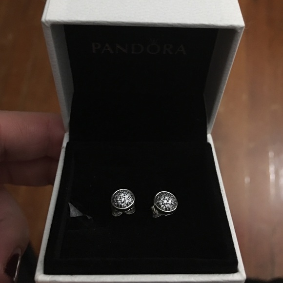 Pandora sparkling studs