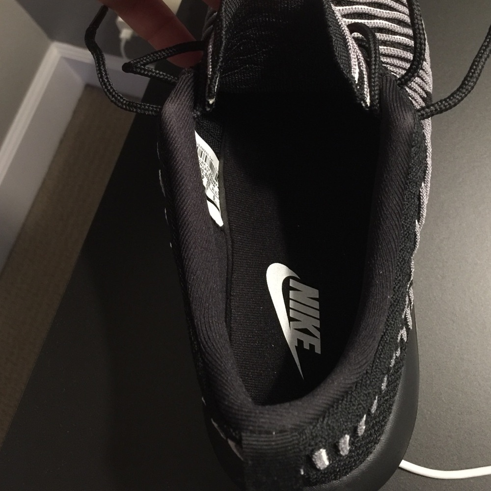 New Woman's Nike Roshe Two FLyknite - Picture 4 of 4