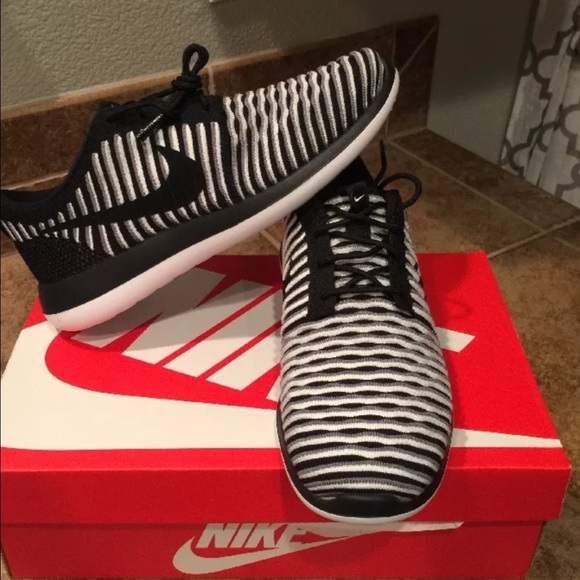 Nike Shoes - New Woman's Nike Roshe Two FLyknite