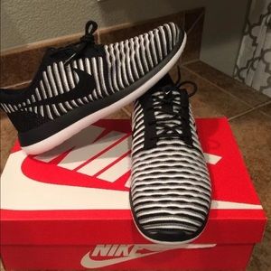 New Woman's Nike Roshe Two FLyknite