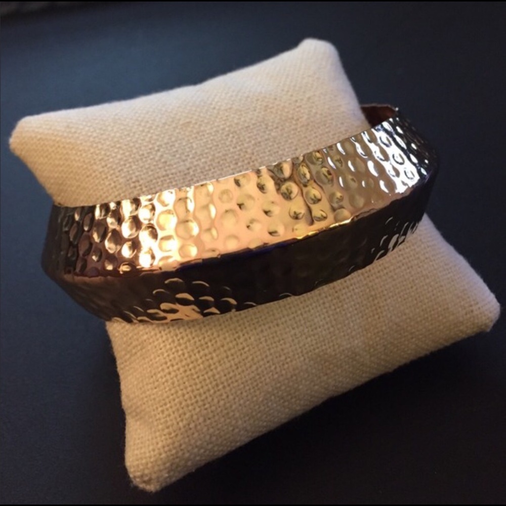 🍒2 x $10🍒 Gold Tone Bangle Set