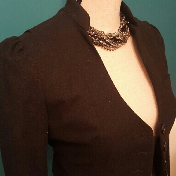 sold!!soldSuper Cute Black cropped blazer - Picture 3 of 4