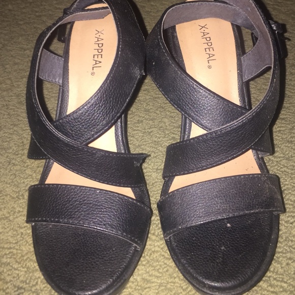 Strappy black wedges - Picture 1 of 4