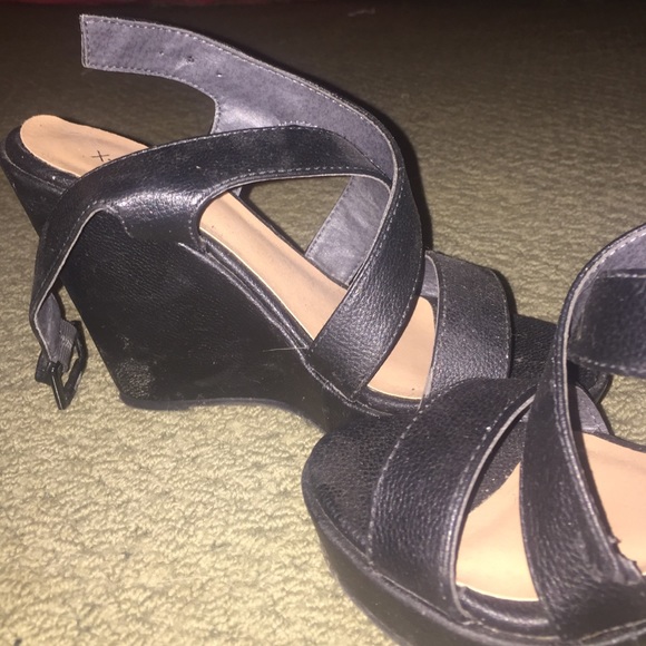 Strappy black wedges - Picture 3 of 4