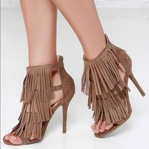 brand new pair of fringe tan heels Size 7