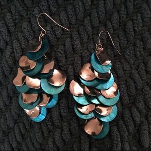 NWOT Dangling Silver Shell Chandelier Earrings