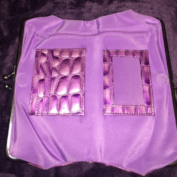 Wallet with multiple pockets! - Picture 3 of 4