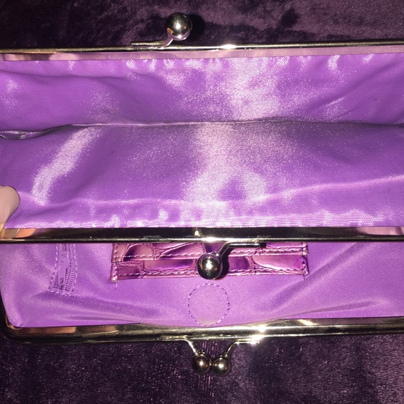 Wallet with multiple pockets! - Picture 4 of 4