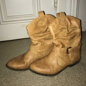 Chic Tan Low Cowgirl Boots