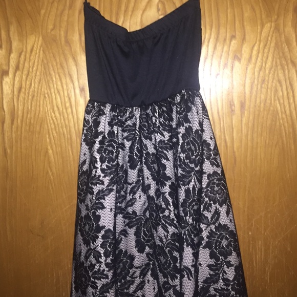 Strapless, big bow dress - Picture 4 of 4