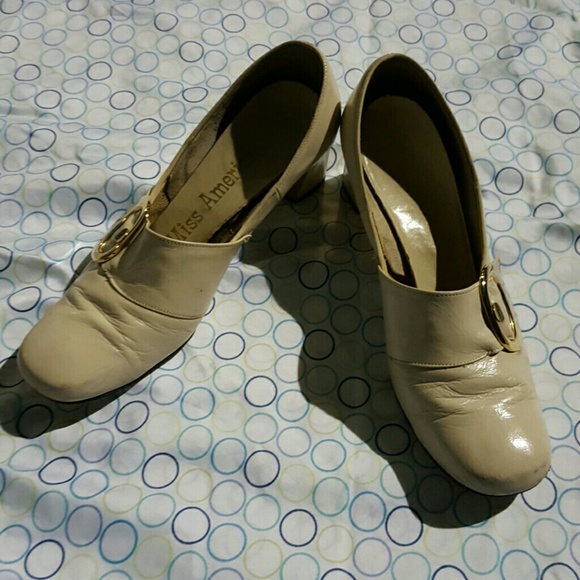 Vintage MISS AMERICA CREAM HEELS