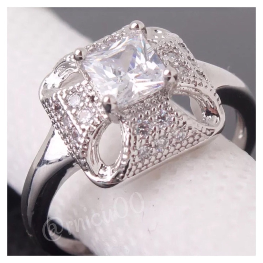 ✨Size 5✨Stunning Topaz 18K Gold Filled Ring! - Picture 2 of 8