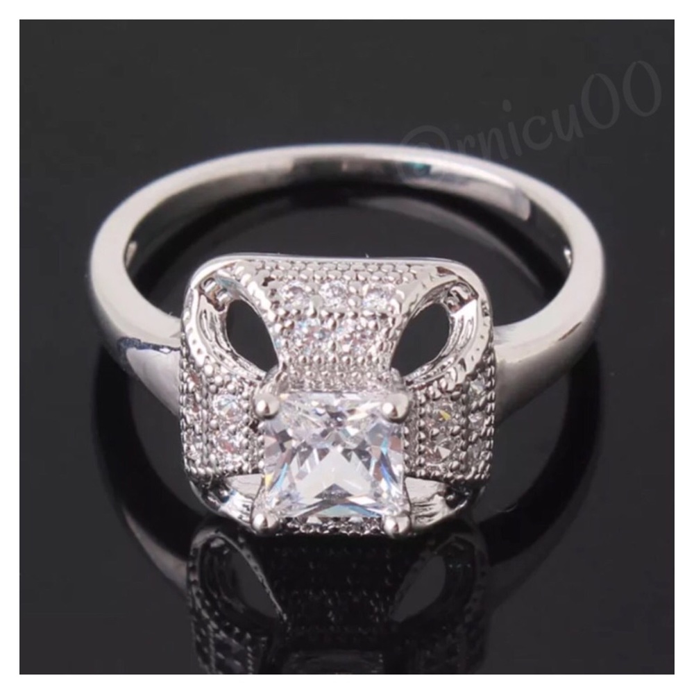 ✨Size 5✨Stunning Topaz 18K Gold Filled Ring! - Picture 1 of 8