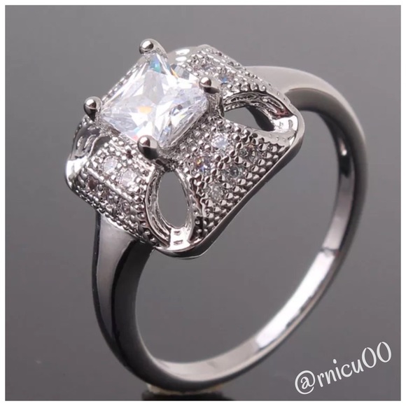 ✨Size 5✨Stunning Topaz 18K Gold Filled Ring! - Picture 3 of 8