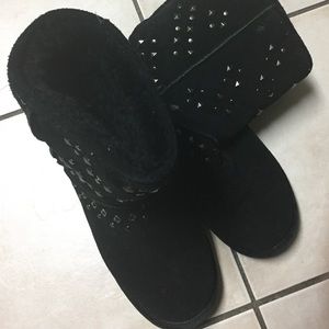 Black Studded Bear Paw Boots
