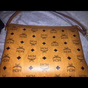 MCM pouch wallet clutch AUTHENTIC MUST GO!!❤️️‼️
