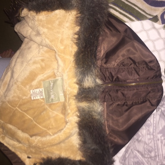 Poofy winter coat - Picture 3 of 4