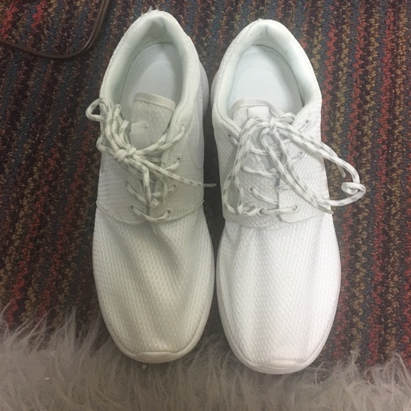 White Nike Roshes